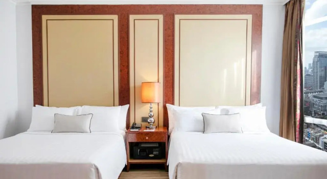 Четырёхместный номер Luxury (Main Tower) с видом на город Отель The Berkeley Hotel Pratunam