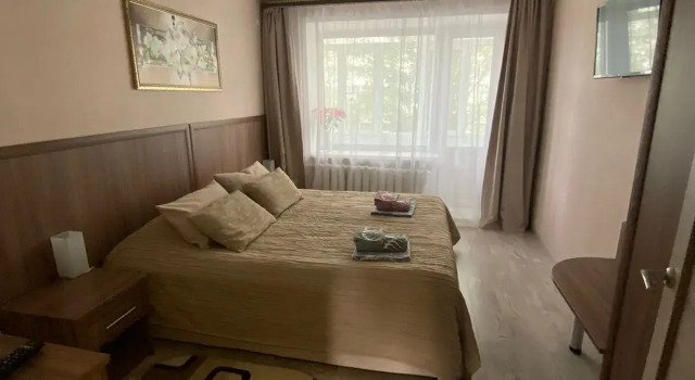 3-Komnatnye s 2 Spalnyami №2 Apartments, Prenota Appartamento Hotel a Pskov Region con parcheggio, Parcheggio