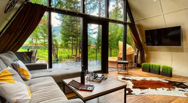 Prisma Chalet Lux с уличной теплой купелью и гидромассажем База отдыха Геометрика Лаунж Отель