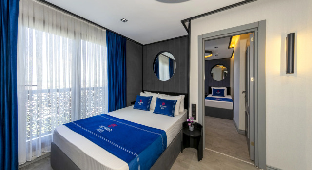 Четырёхместный номер Deluxe с балконом The Private Airport Hotel