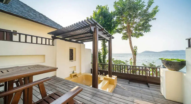 Двухместный Hillside room Premier Ocean с балконом Le Vimarn Cottages & Spa