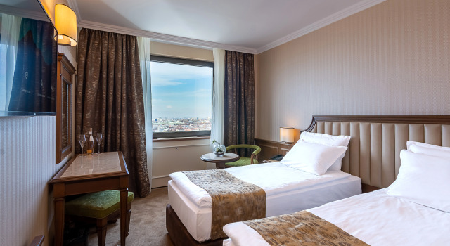 Двухместный номер Classic с видом на город Astoria Grand Hotel
