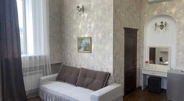 Четырёхместный люкс Deluxe с балконом и с красивым видом из окна Гостевой Дом Роза Кавказа