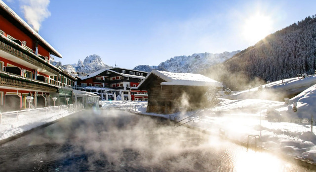 Hotel Alpenroyal - The Leading Hotels of the World, Забронировать Отель Отели Сельва-ди-Валь-Гардена с бассейном, рядом с Горнолыжный курорт Валь-Гардена, Бассейн