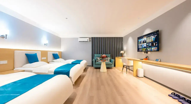 Трёхместный семейный номер Superior с видом на город Апарт-отель Fengyuan Hotel