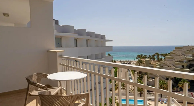 Luxo Suite varanda e com vista parcial de mar Hotel Ibersol Siurell