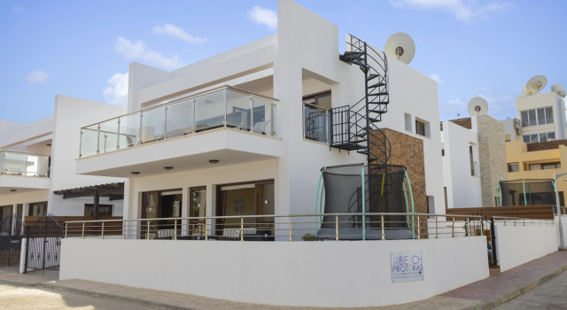 Villa Seafront Protaras Apartments
