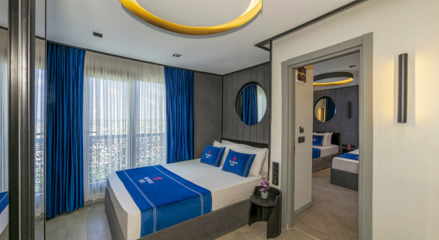 Четырёхместный номер Deluxe с балконом The Private Airport Hotel