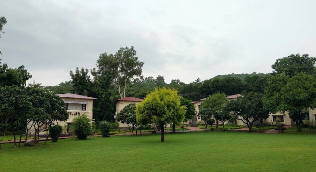 Pagoda's Manu Maharani Resort, Rezervovat Lázně / Resort Ramnagar Uttarakhand