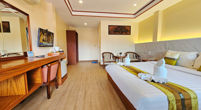 Бунгало с балконом и с красивым видом из окна Phaithong Sotel Resort
