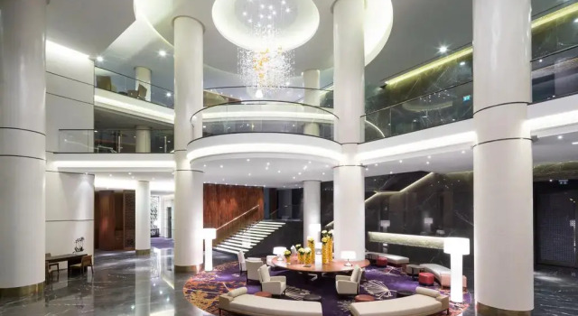Hilton Kyiv, Book Hotel Hoteller i Kiev med pool, Swimmingpool