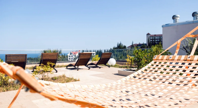 Dizainerskaya studiya  LS-Steel love s vidom na more s 13 etazhaApartments, Rezervovat Apartmán Alushta 