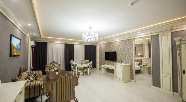 Четырёхместный люкс Royal с красивым видом из окна Simma Hotel Spa & Waterpark