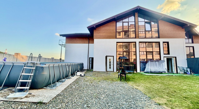 Krugozor 300m² S Basseynom Vozle Reki Villa, 예약 빌라 Bakhchisarai district 코티지, 코티지