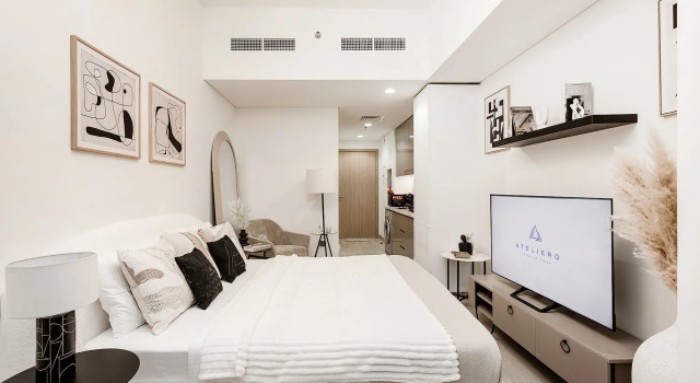 Двухместные апартаменты с балконом и с видом на город Апартаменты Modern studio in Azizi Riviera
