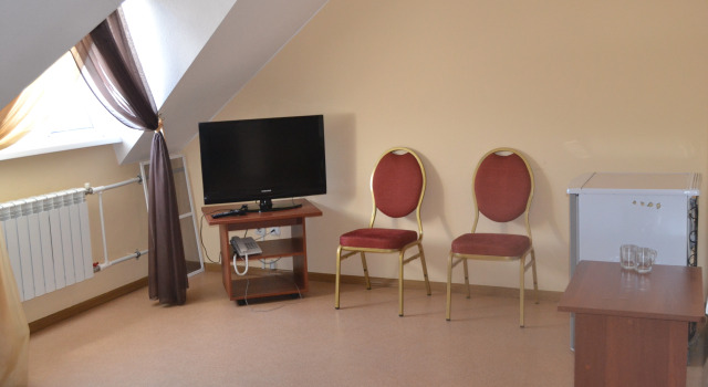 Camera tripla Standard mansarda U Petrovicha Mini-Hotel