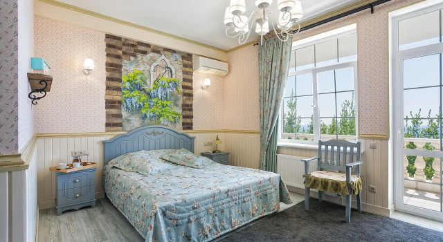Двухместный номер Comfort с балконом и с видом на море Каштановая Аллея