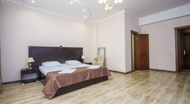 Трёхместный номер Comfort с балконом Отель LUXURY HOUSE