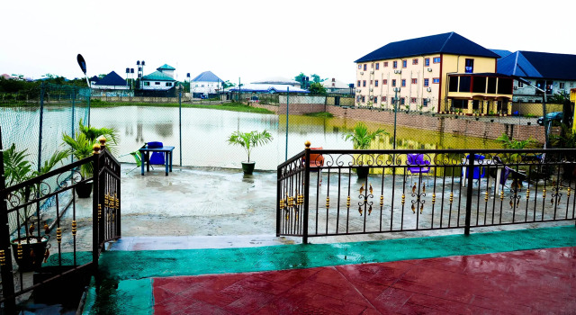 Отель LAKE SIDE HOTEL WARRI