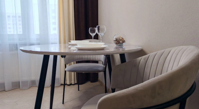Semeyny Standartny Nomer v Tsentre Apartments, Prenota Appartamento Hotel a Tyumen Region con parcheggio, Parcheggio