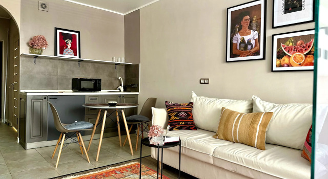 Yarkaya Studiya Mono S Vidom Na Koktobe Apartment, Book Lejlighed Hoteller i Almaty med parkering, nær Almaly Metro Station, Parkering