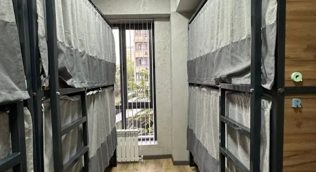 Кровать в общем номере (женский номер) Хостел izzzi hostel Bishkek