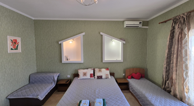S Lichnym Dvorikom Private house, Book Vacation Home Feodosiya 