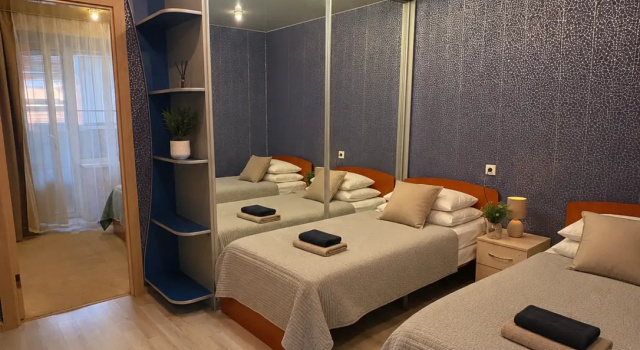 Ne Vopros dlya bol'shogo kolichestva gostej Flat, Prenota Appartamento Hotel a Cherepovetsky District con parcheggio, Parcheggio