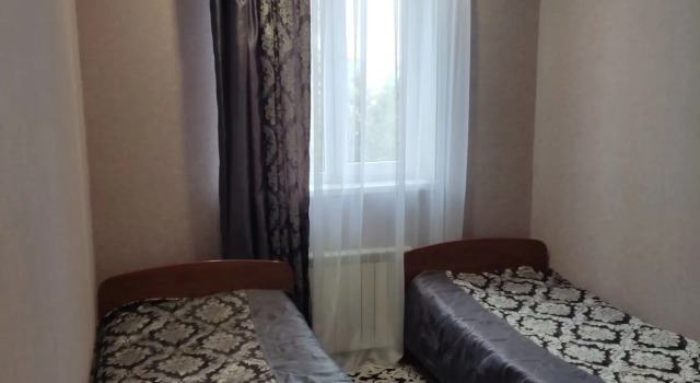 Четырёхместный семейный номер Comfort с видом на озеро База отдыха Золотой сазан
