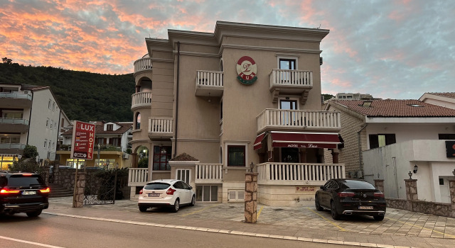 Отель Beatrix Lux Hotel
