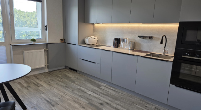 Dizaynerskaya Aday Aparts S Vidom Na Les Flat, Prenota Appartamento Kursk 