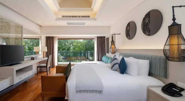 Двухместный люкс Deluxe с балконом и с видом на сад Natai Beach Resort