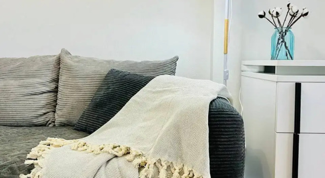 Kvartira Uyutnaya 2-kh Komnatnaya V Novom Dome V 3-kh Minutah Ot Metro Zyuzino Flat, Rezervovat Apartmán Hotely v UZAO Area s parkováním, Parkování