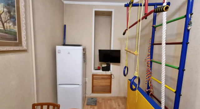Dvukhkomnatnaya S Vysokimi Potolkami Ryadom S Tsentrom Goroda Flat, Buchen Sie Ferienwohnung Wladiwostok 