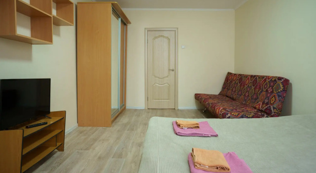 Двухместные апартаменты с балконом Апартаменты Right Room на Серафима Туликова 2