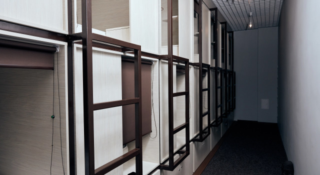 Capsule No Window femminile Hotel Kapsula