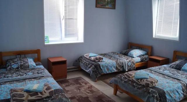 Кровать в общем номере (мужской номер) Хостел Южный Дворик