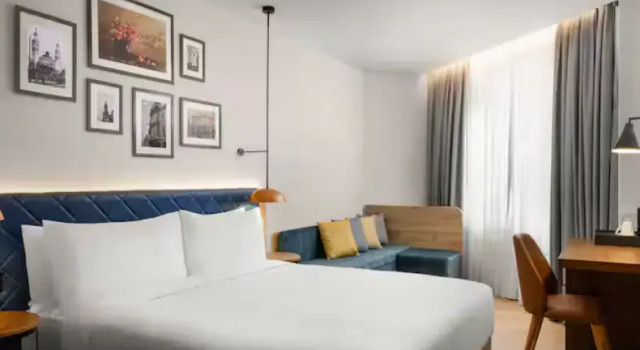 Двухместный номер с диваном с видом на город Отель Hilton Garden Inn Баку