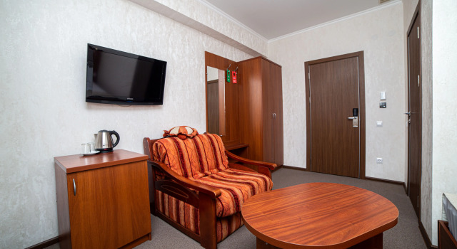 Двухместный семейный номер Comfort с балконом и с видом на город Отель В гостях у Танечки