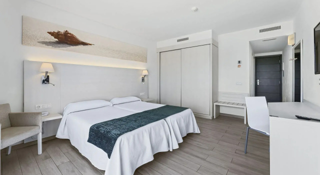 Полулюкс с видом на море Отель THB Flora Aparthotel