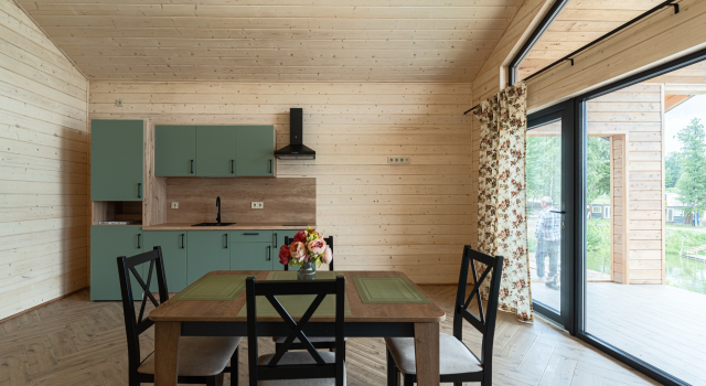 Semeyny Domik U Ozera Chalet, Réserver Chalet Kaliningrad 