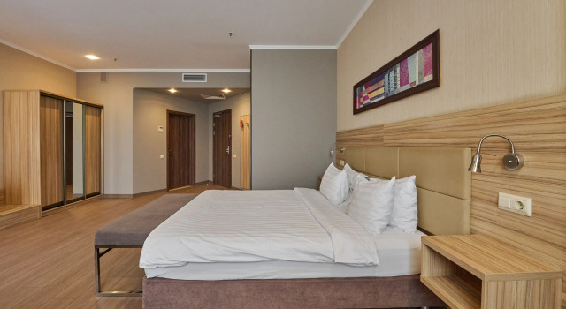 Двухместный номер Делюкс с балконом Отель Ramada by Wyndham Rostov-on-Don Hotel & SPA