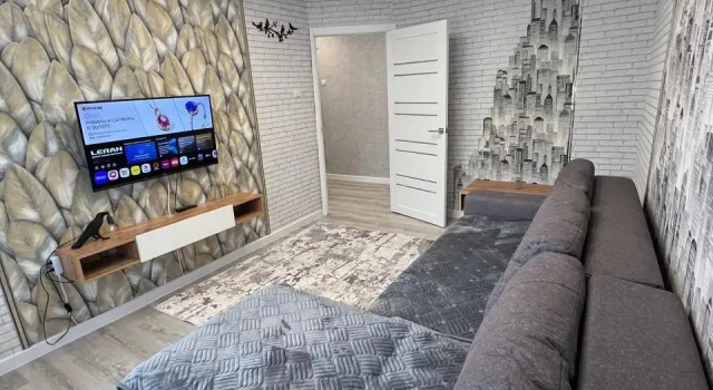 2-Kh Komnatnaya V Tsentre Flat, Book Apartment Hotels in Ural with Parking, Parking