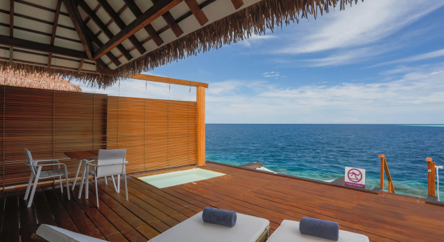 Двухместный люкс с бассейном Water с видом на океан Отель Cinnamon Velifushi Maldives