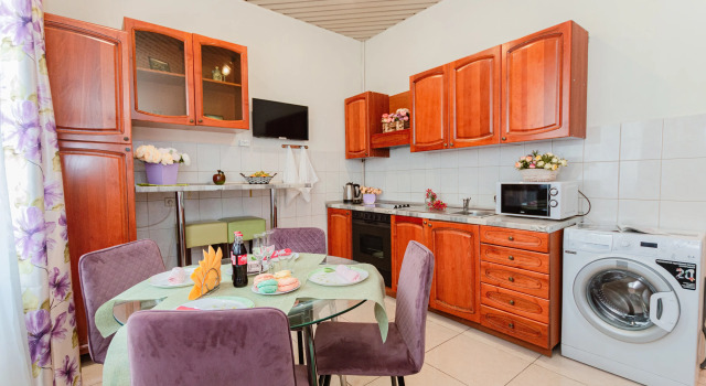 Dvukhkomnatnaya V 5 Minutakh Peshkom Do Kremlya Flat, Book Apartment CAO Area Moscow, near Dormition Cathedral