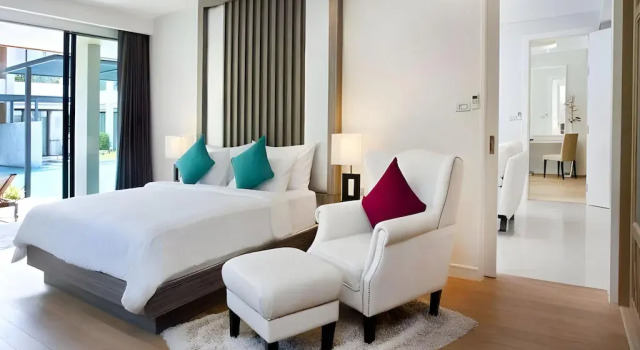 Люкс Pool Access c 1 комнатой с балконом Club Wyndham Patong Hill Phuket