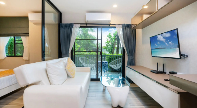 Номер Deluxe 46m2 Luxury Poolside 1 Bedroom Free Netflix Apartments	