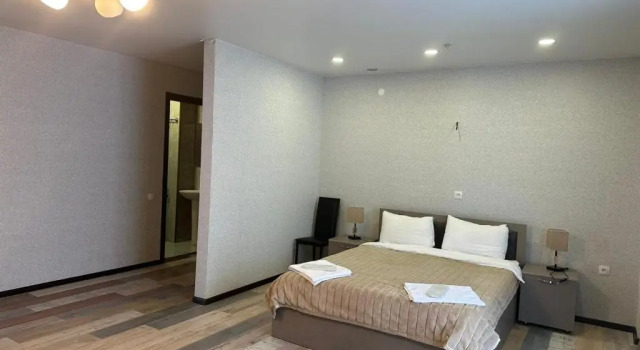 Четырёхместный номер Standard с балконом hotel Qumli