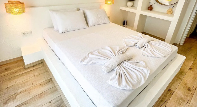 Отель Aloha Suites