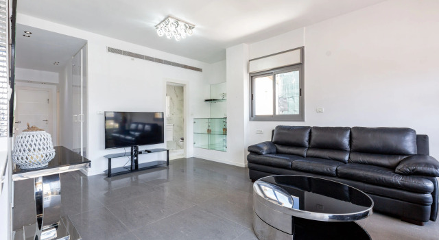 Апартаменты Beautiful 2 Bdr - Beach Side #TL38, Забронировать Апартаменты/квартира Отели Тель-Авива с парковкой, рядом с Пляж Иерусалим, Парковка